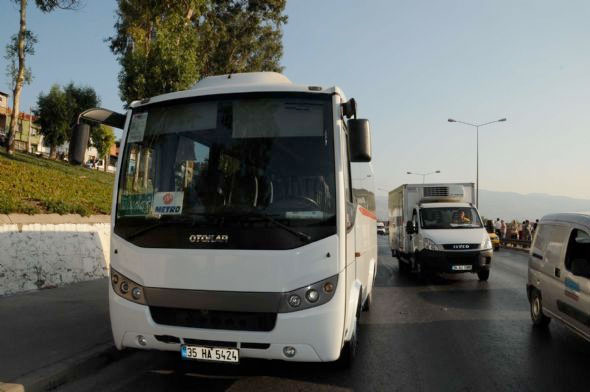 İzmir'de yolcular yollara saçıldı!