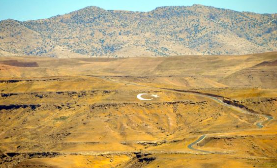 Cudi Dağı'na dev Türk Bayrağı