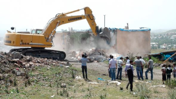 Böyle gecekondu yıkımı görülmedi!