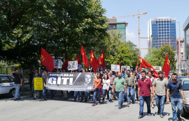 Dolmabahçe'de Clinton protestosu