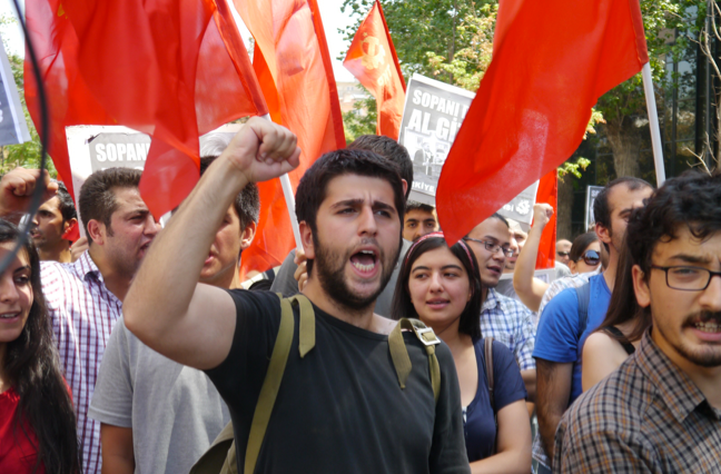 Dolmabahçe'de Clinton protestosu