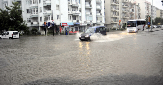 Kara bulutlar Çanakkale üzerinde