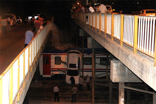 Kadın sürücünün inanılmaz kazası