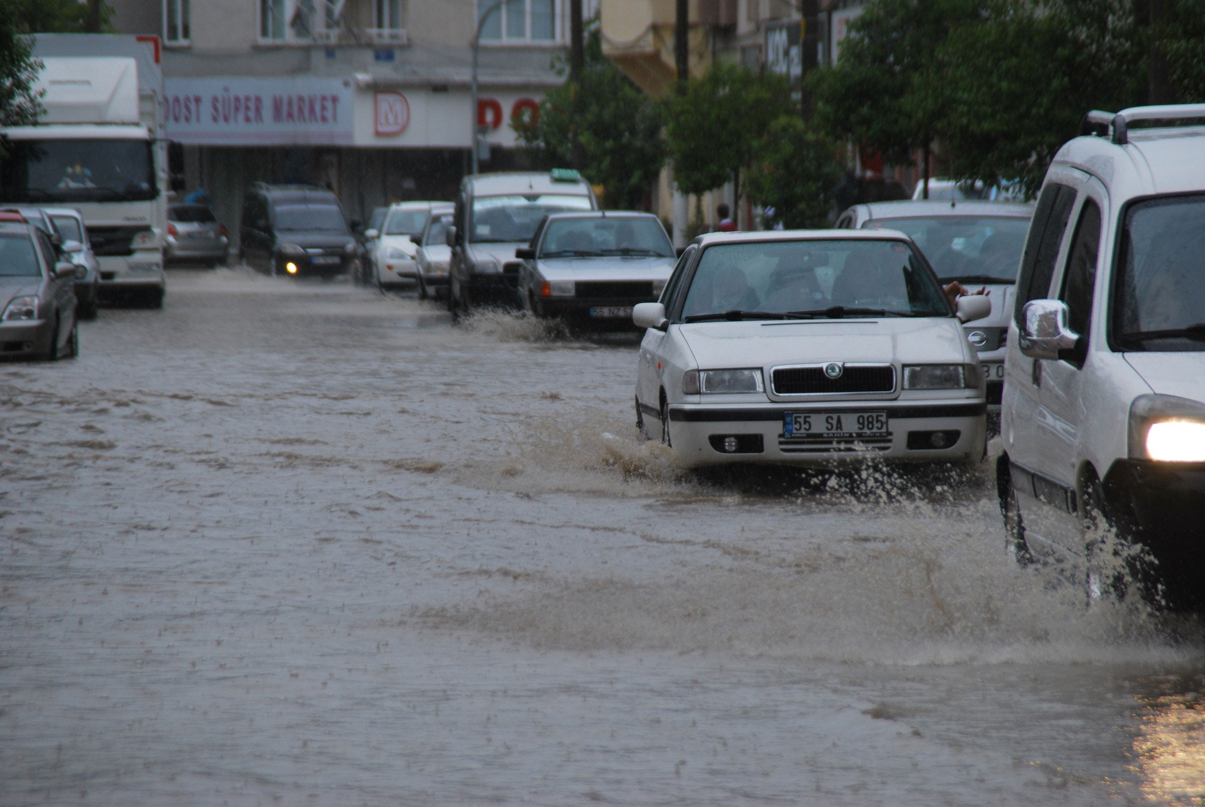 Bafra bayrama sel ile uyandı