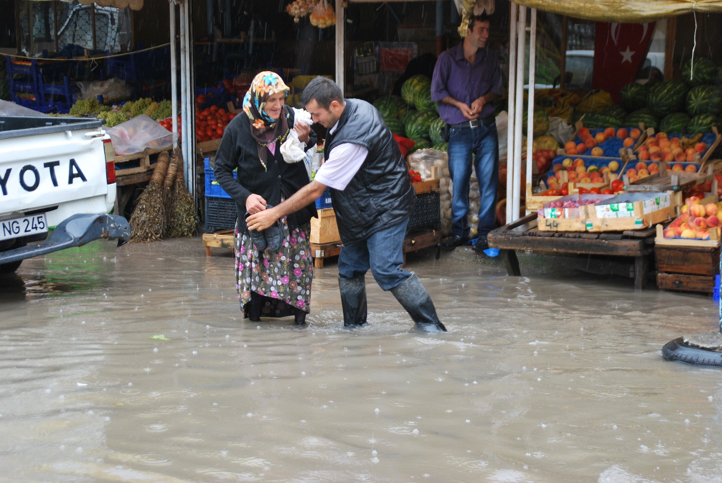 Bafra bayrama sel ile uyandı