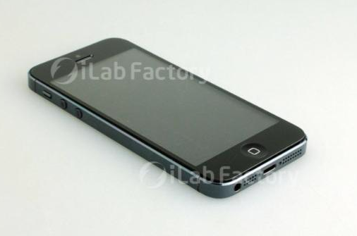 Iphone 5'in şarj aleti bile çıktı