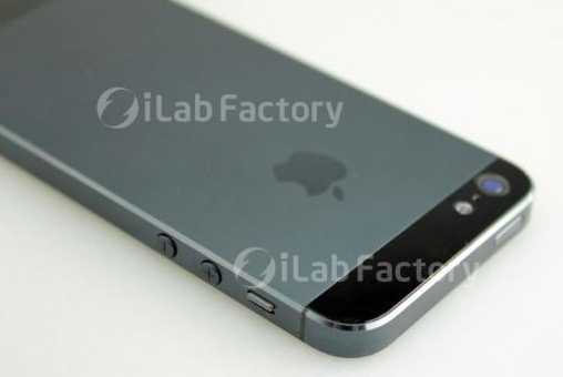 Iphone 5'in şarj aleti bile çıktı