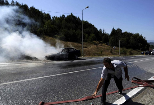 İtfaiye erini yerlerde sürükledi!