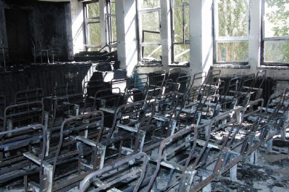 Teröristler Şemdinli'de okul yaktı!