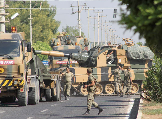 Türk tankları sınır kapısında