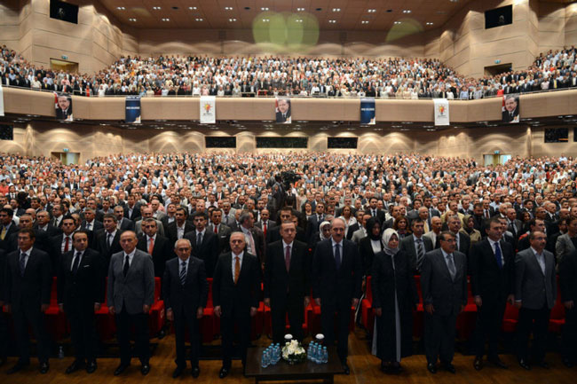 Erdoğan'dan Kurtulmuş'a AK Parti rozeti