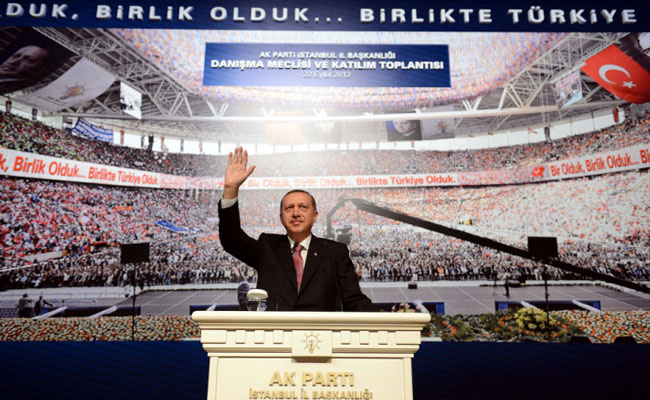 Erdoğan'dan Kurtulmuş'a AK Parti rozeti