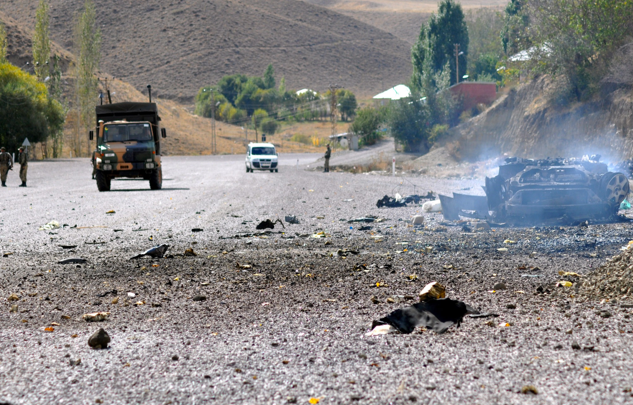 Askeri konvoya bombalı tuzak