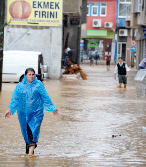 Trabzon'u sel aldı