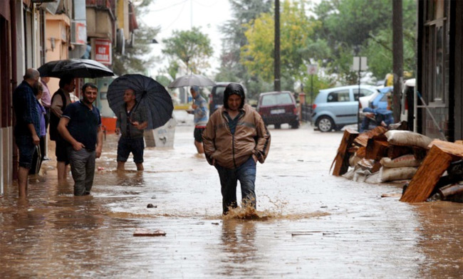 Trabzon'u sel aldı