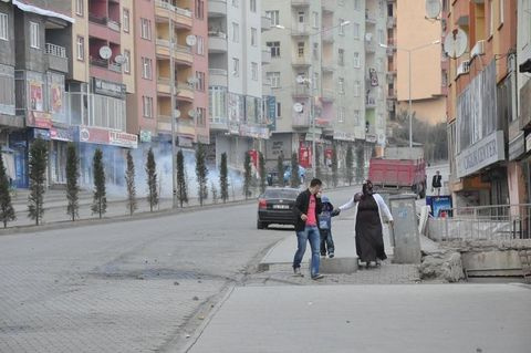 Hakkari sokakları savaş alanına döndü