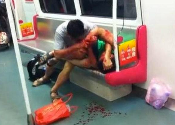 Metroda kanlı koltuk savaşı!