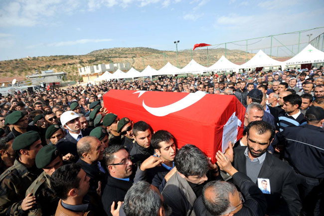 Hakkari şehitleri toprağa verildi