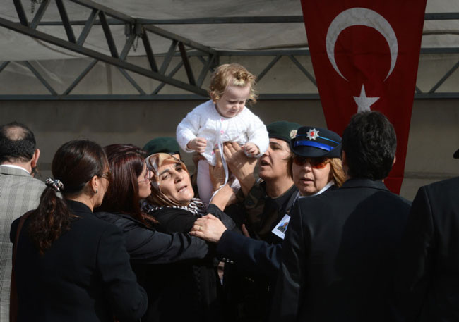 Hakkari şehitleri toprağa verildi