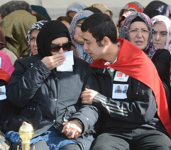 Hakkari şehitleri toprağa verildi