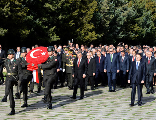 Devlet erkanı Anıtkabir'de!