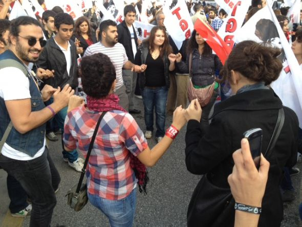 Ankara'da Cumhuriyet yürüyüşü gerilimi