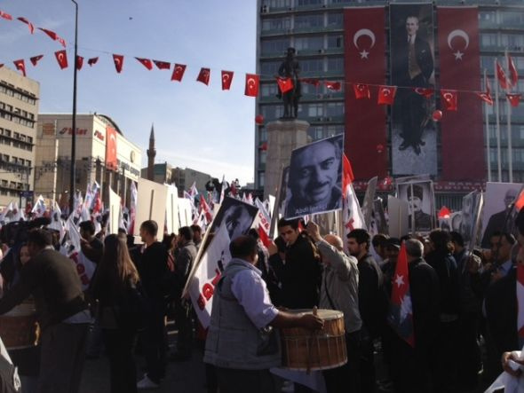 Ankara'da Cumhuriyet yürüyüşü gerilimi