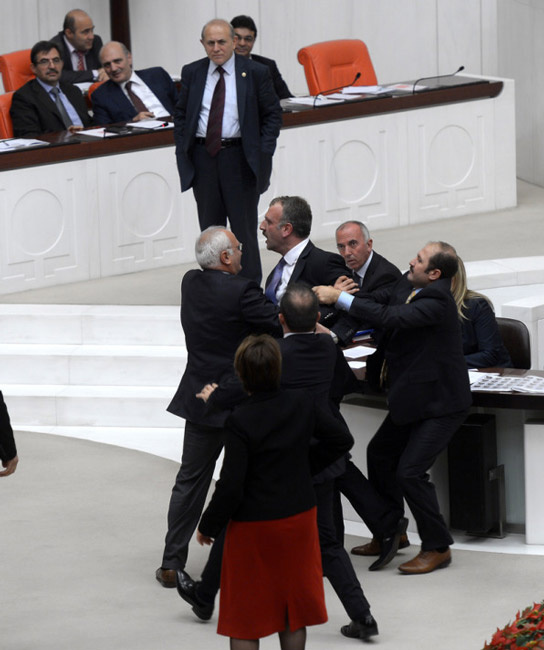 Meclis'te MHP AKP kavgası