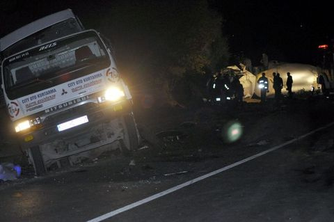 Beton mikseri polisleri ezdi: 6 ölü