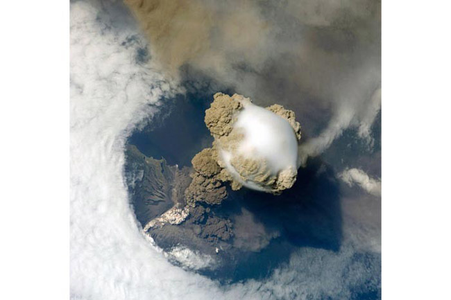 Patlama anları uzaydan görüntülendi