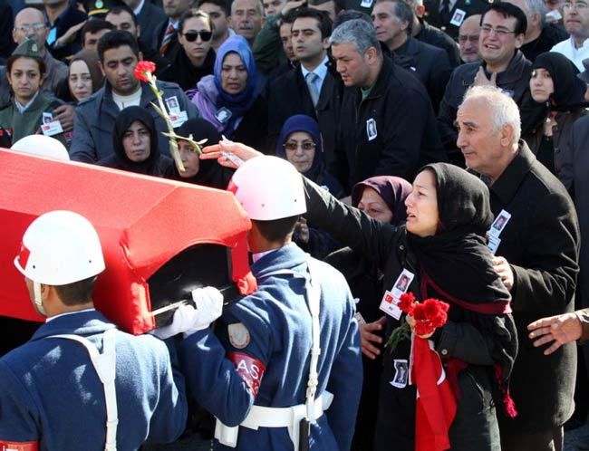 Şehitlerimiz törenlerle uğurlandı