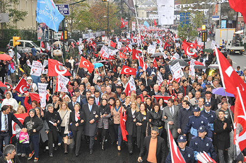 Şişli Atatürk için yürüdü