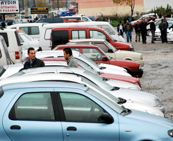 İkinci el otomobil fiyatları dibe vurdu