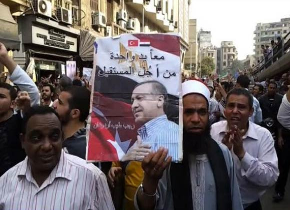İsrail'e Kahire'de Erdoğan'lı protesto