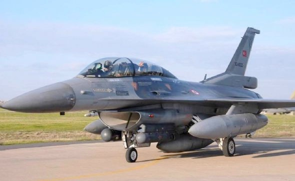 Komutan F-16 ile uçtu