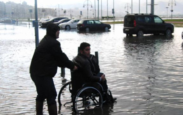 İzmir sular altında kaldı