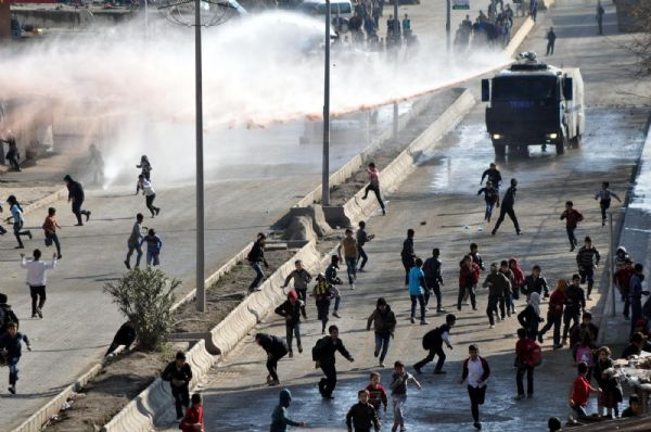 PKK'lı cenazesinde ortalık savaş alanı!