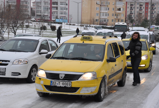 Yollar buz pistine döndü