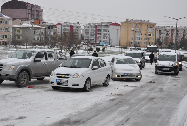 Yollar buz pistine döndü