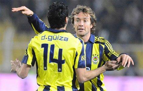 Fenerbahçe Antalya'yı kolay geçti