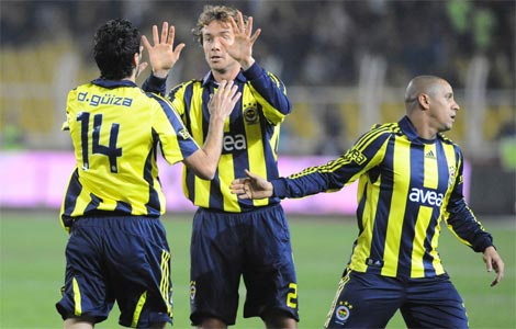 Fenerbahçe Antalya'yı kolay geçti