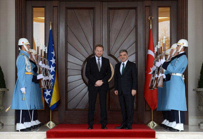 Abdullah Gül Köşk'te cuma namazı kıldı