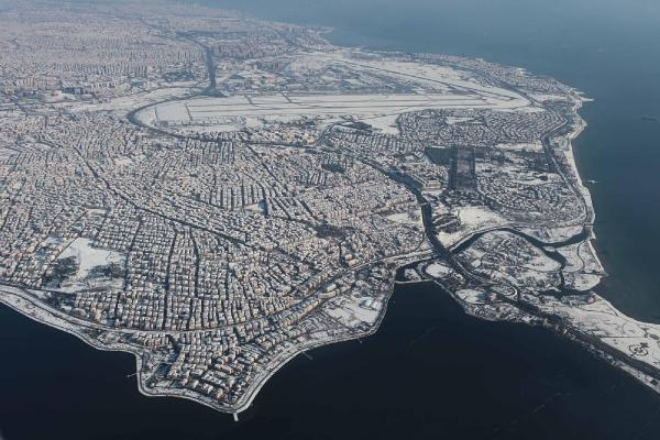 Karlı İstanbul gökyüzünden böyle görünüyor!