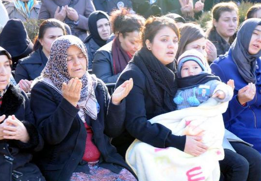 Şehit babasını bu bakışla uğurladı