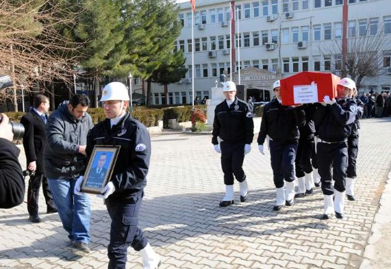 Şehit babasını bu bakışla uğurladı