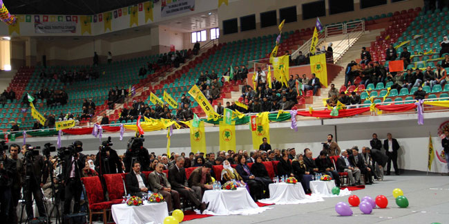 BDP Diyarbakır'da salonu dolduramadı