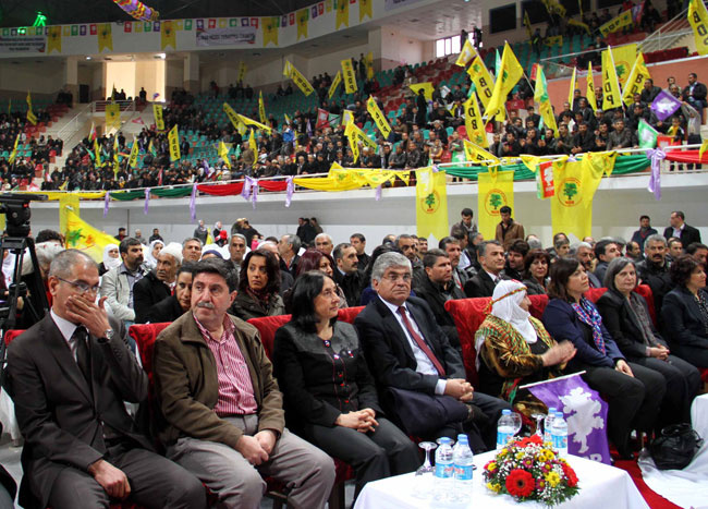 BDP Diyarbakır'da salonu dolduramadı