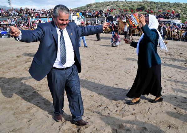 AK Parti'li başkan deveden düştü