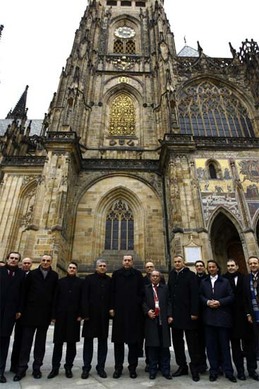 Erdoğan Prag'ın altını üstüne getirdi