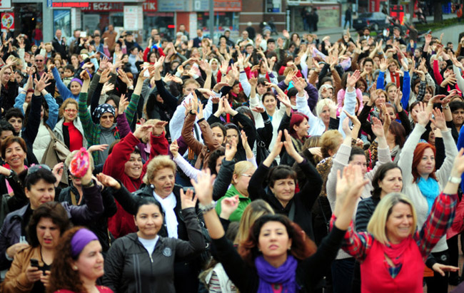 İstanbul'da yer yerinden oynadı